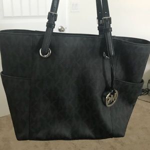 Súper authenticy Michael Kors. Almost new.